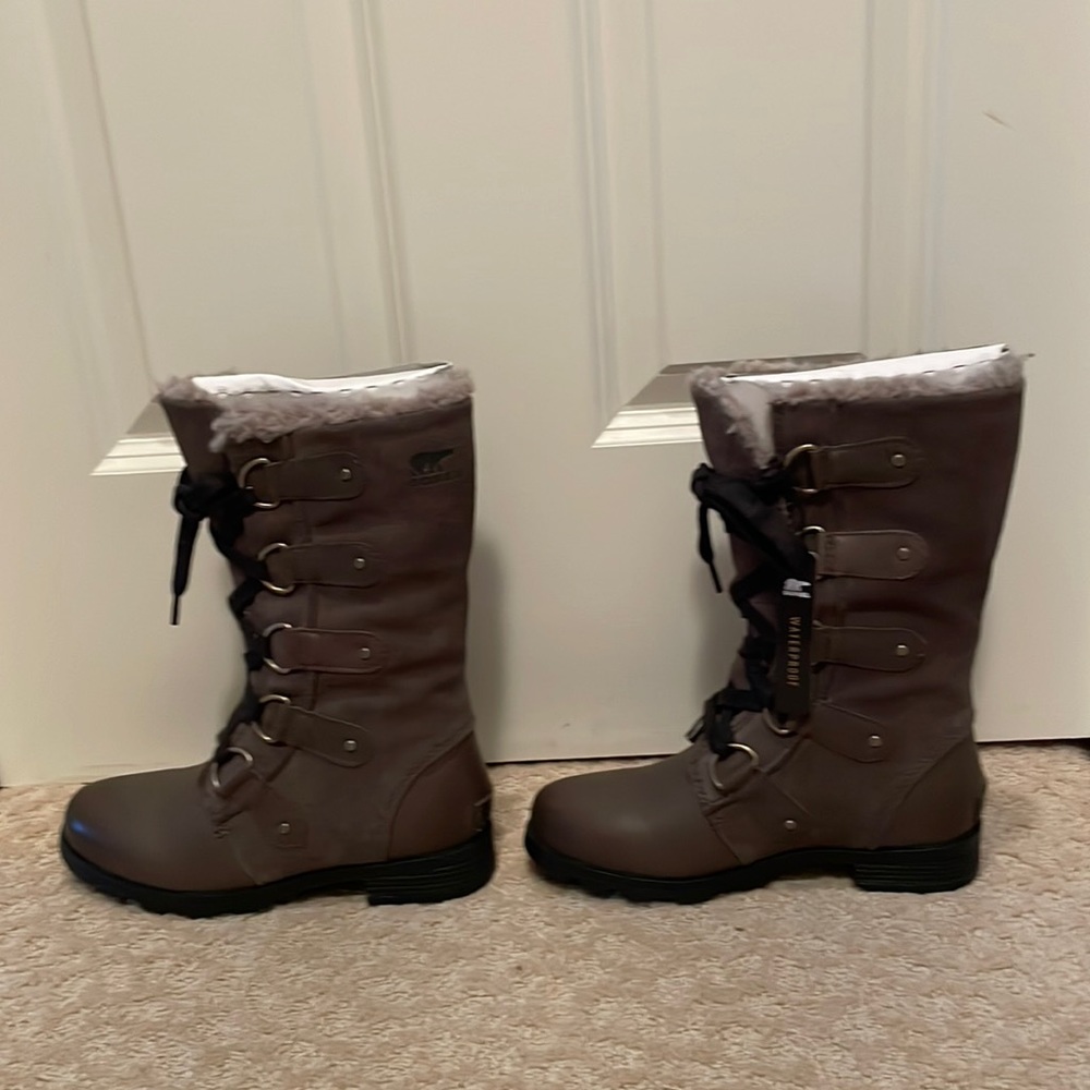 NWT Sorel waterproof suede lace up winter boots